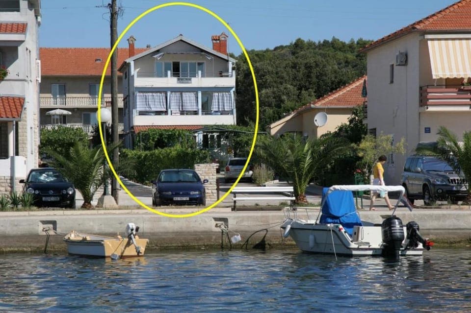 Property building, Facade/entrance, Off site