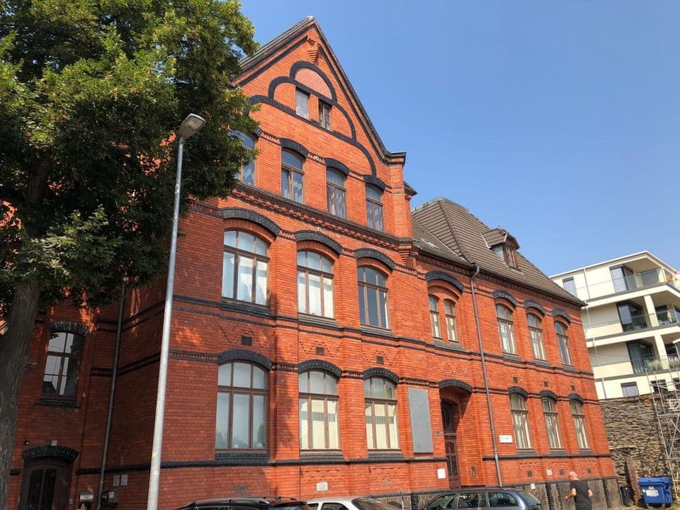 Property building, Neighbourhood