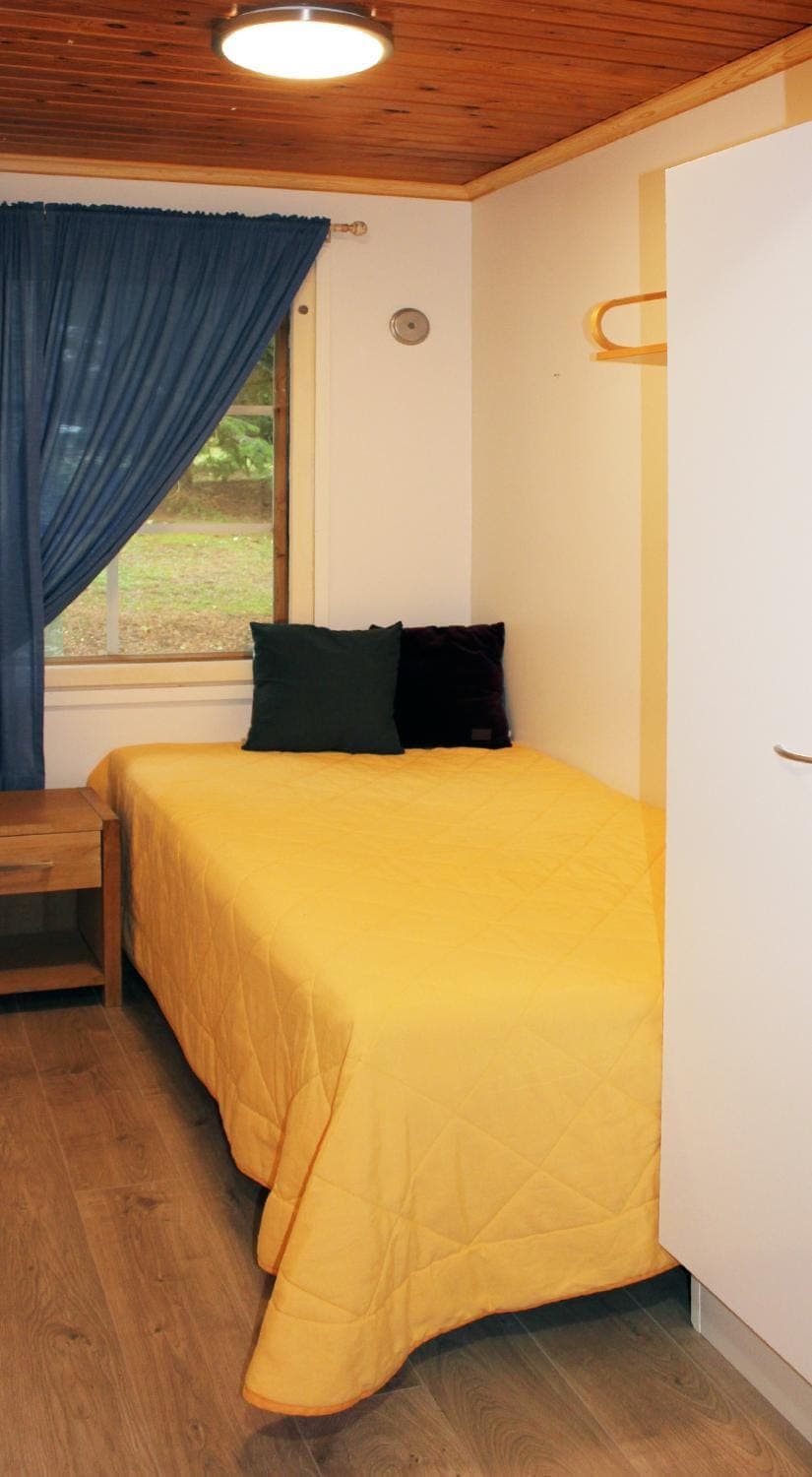 Bed, Bedroom, Garden view
