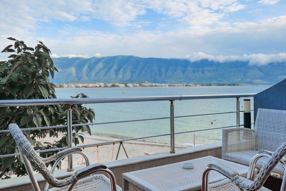 Patio, Day, Natural landscape, View (from property/room), Balcony/Terrace, Living room, Seating area, Lake view, Mountain view, River view, Sea view