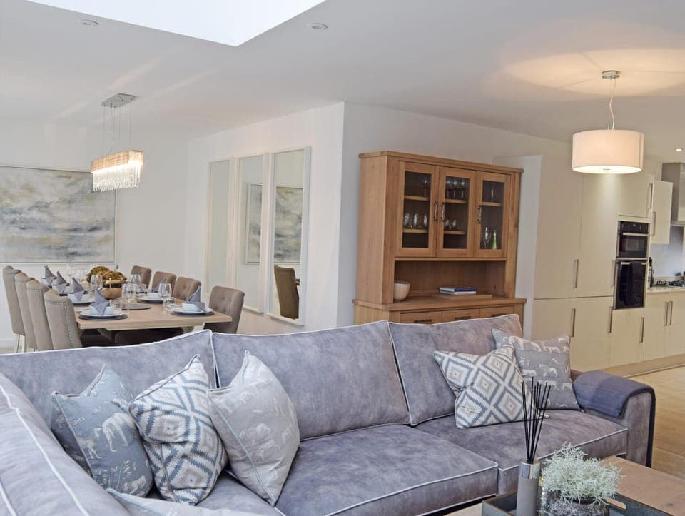 Kitchen or kitchenette, Seating area, Dining area