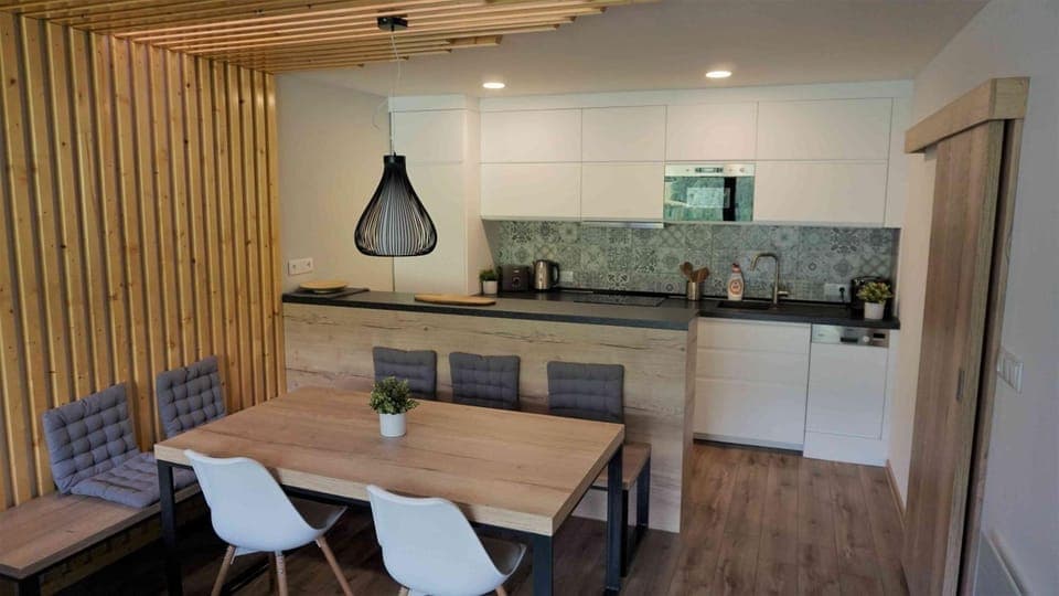 Kitchen or kitchenette, Photo of the whole room, Dining area, Communal kitchen