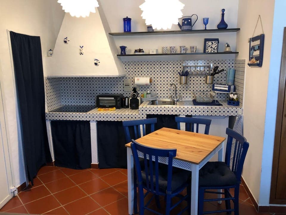 Kitchen or kitchenette, Dining area, Communal kitchen