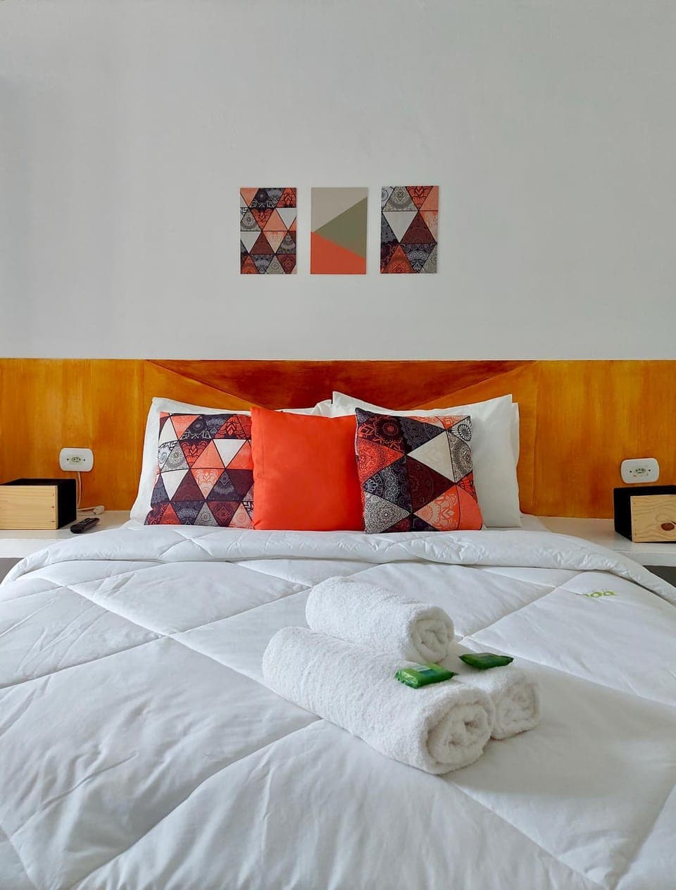 Bed, Bedroom, towels