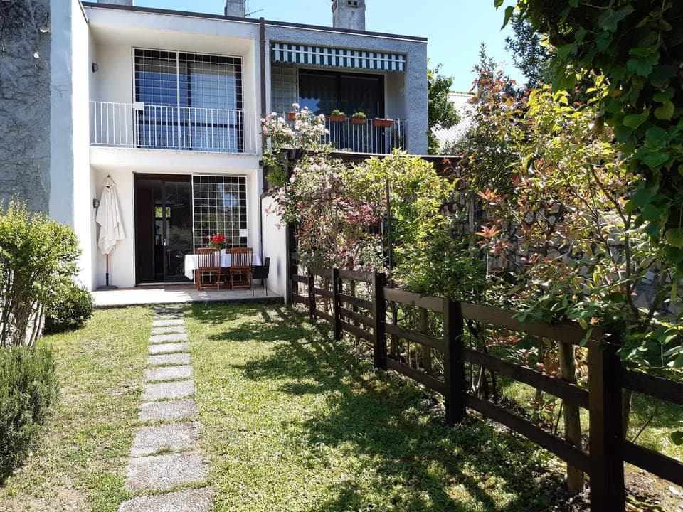 Property building, Spring, Day, Garden, Garden view