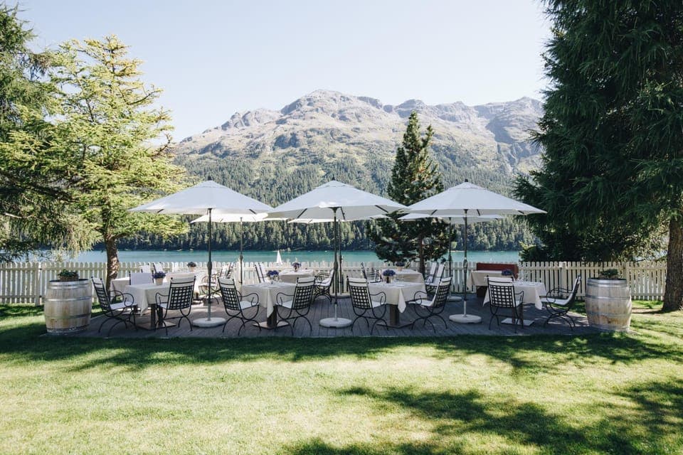 Restaurant/places to eat, Garden, Garden view, Lake view