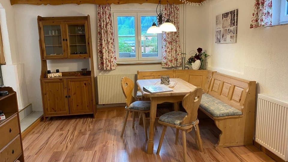 Photo of the whole room, Dining area