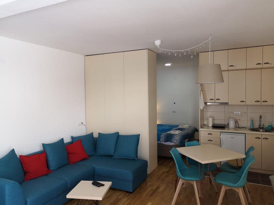 Kitchen or kitchenette, Living room