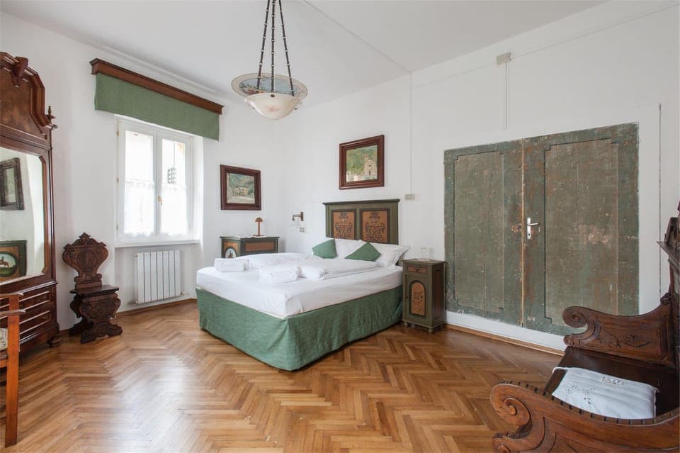 Bed, Photo of the whole room