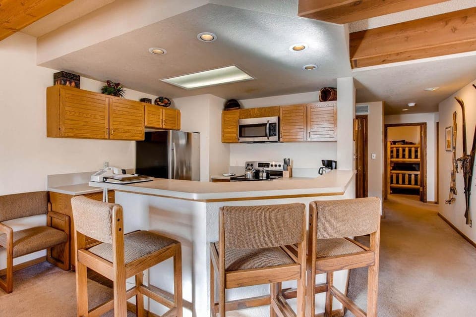 Updated 2BR Condo with View of Lifts Apartment in Colorado