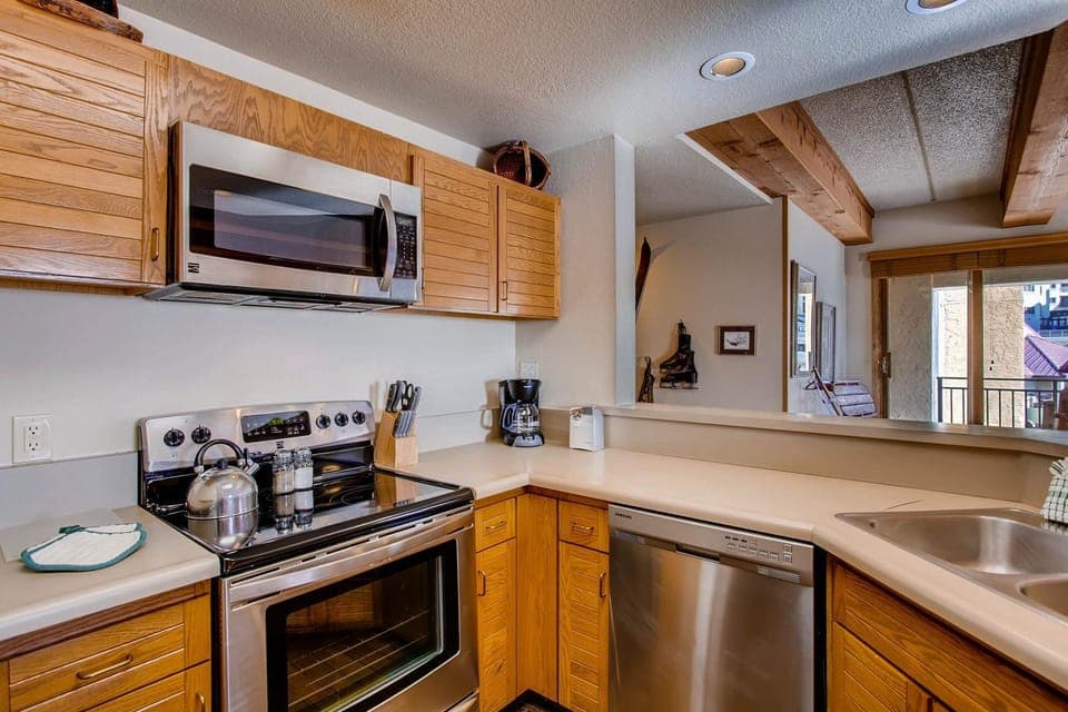 Updated 2BR Condo with View of Lifts Apartment in Colorado