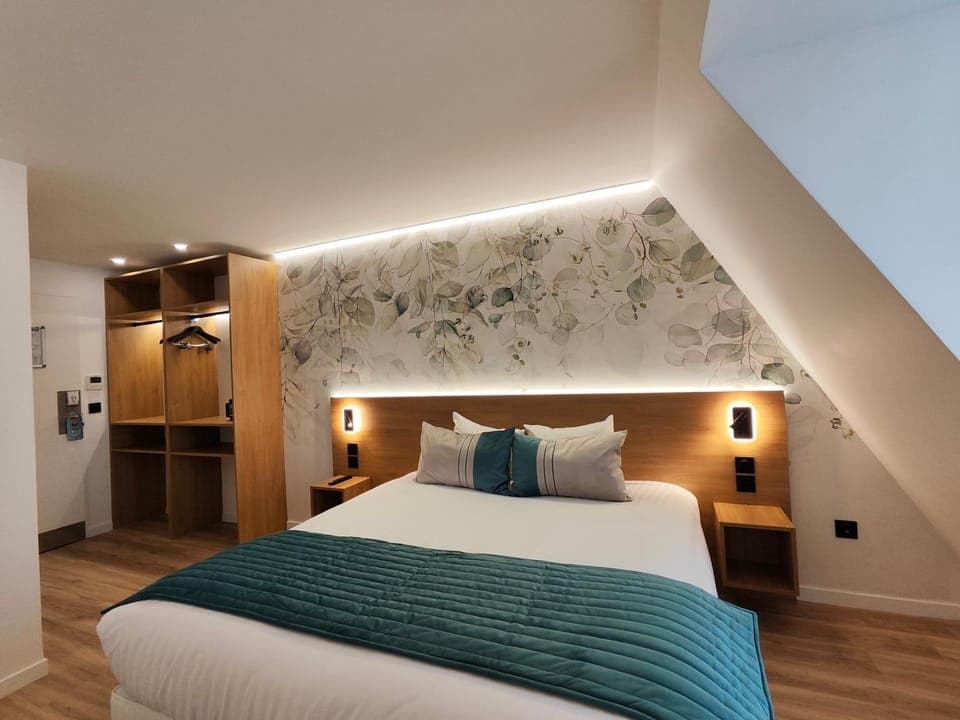 Bed, Photo of the whole room, Bedroom, wardrobe