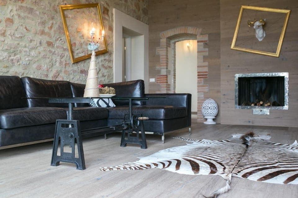 Living room, Photo of the whole room, Decorative detail