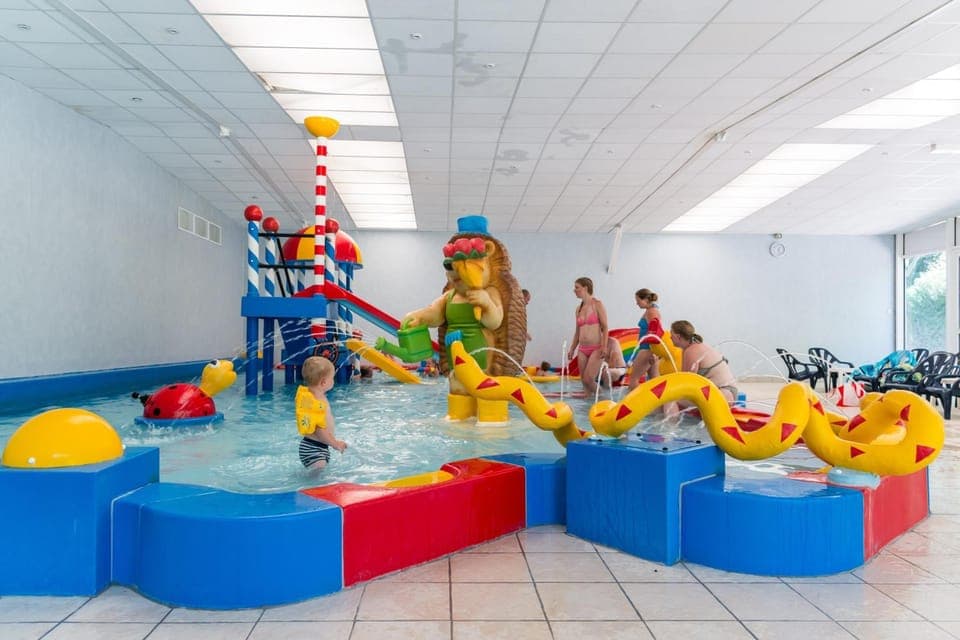 Swimming pool, children