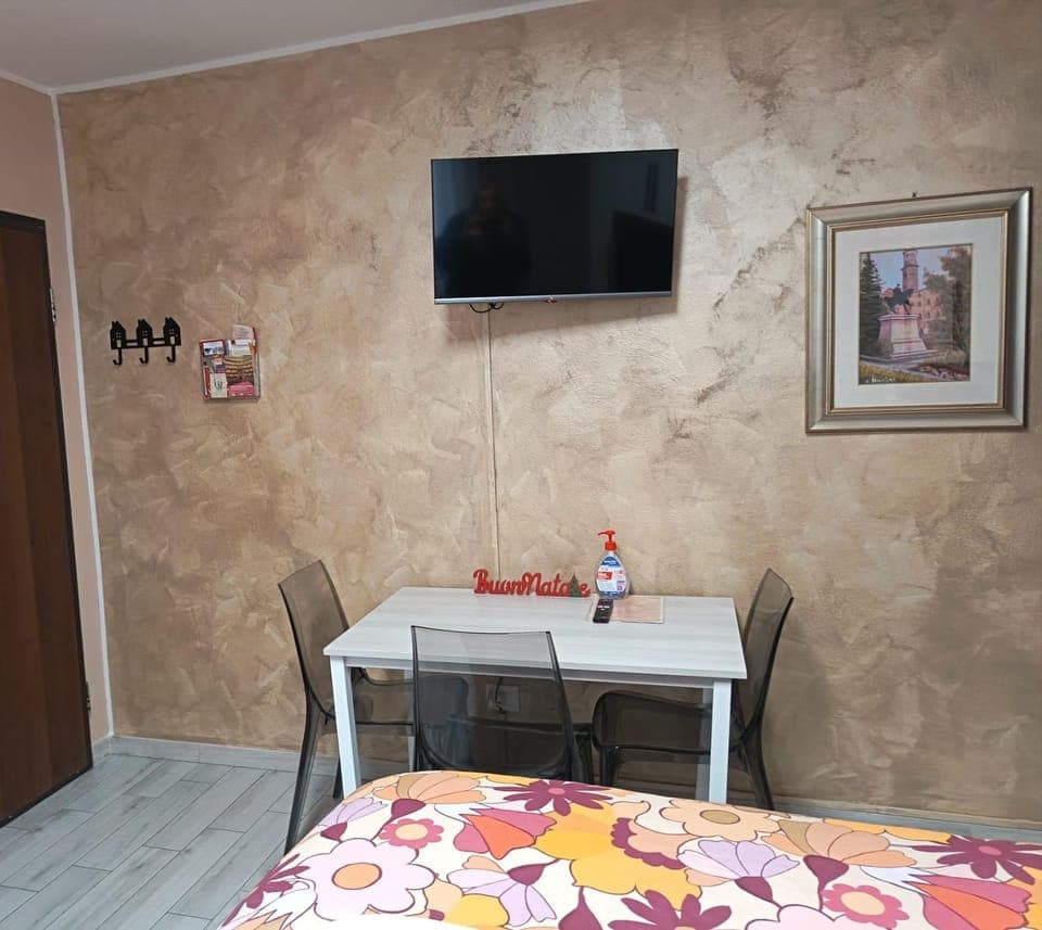 Dining area, Bedroom