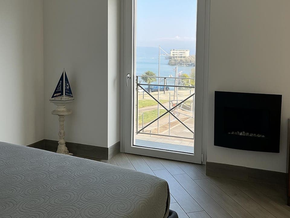 Bed, TV and multimedia, Bedroom, Lake view