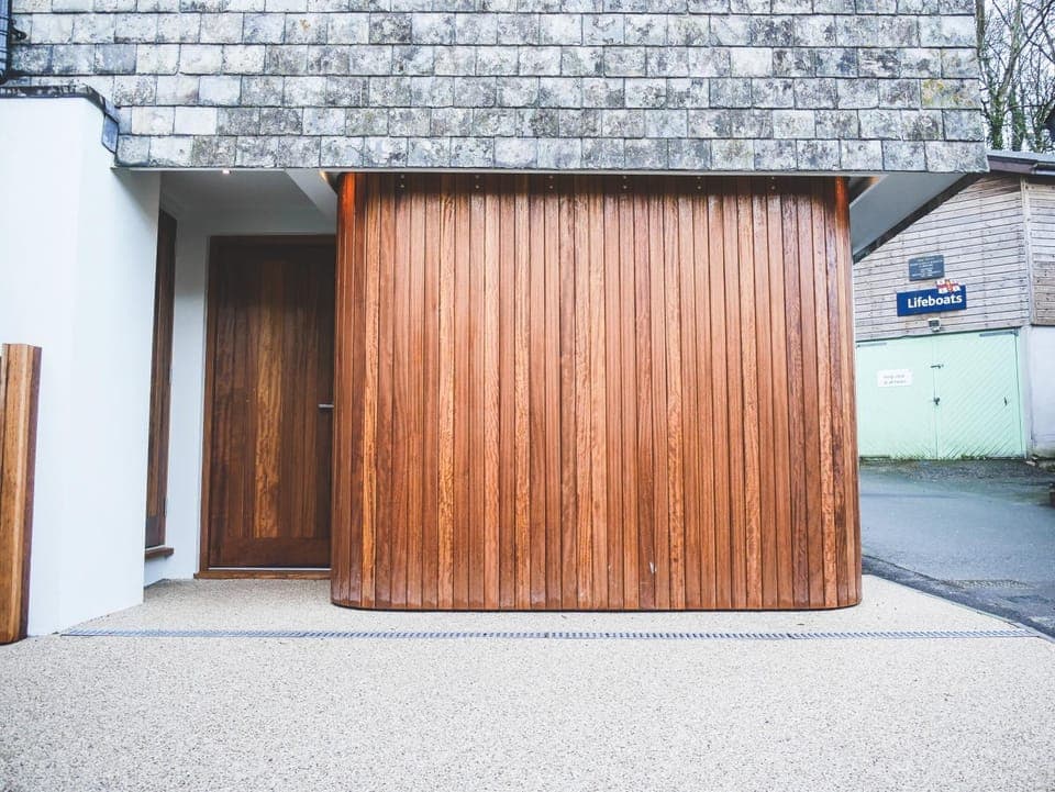 Property building, Day, Parking