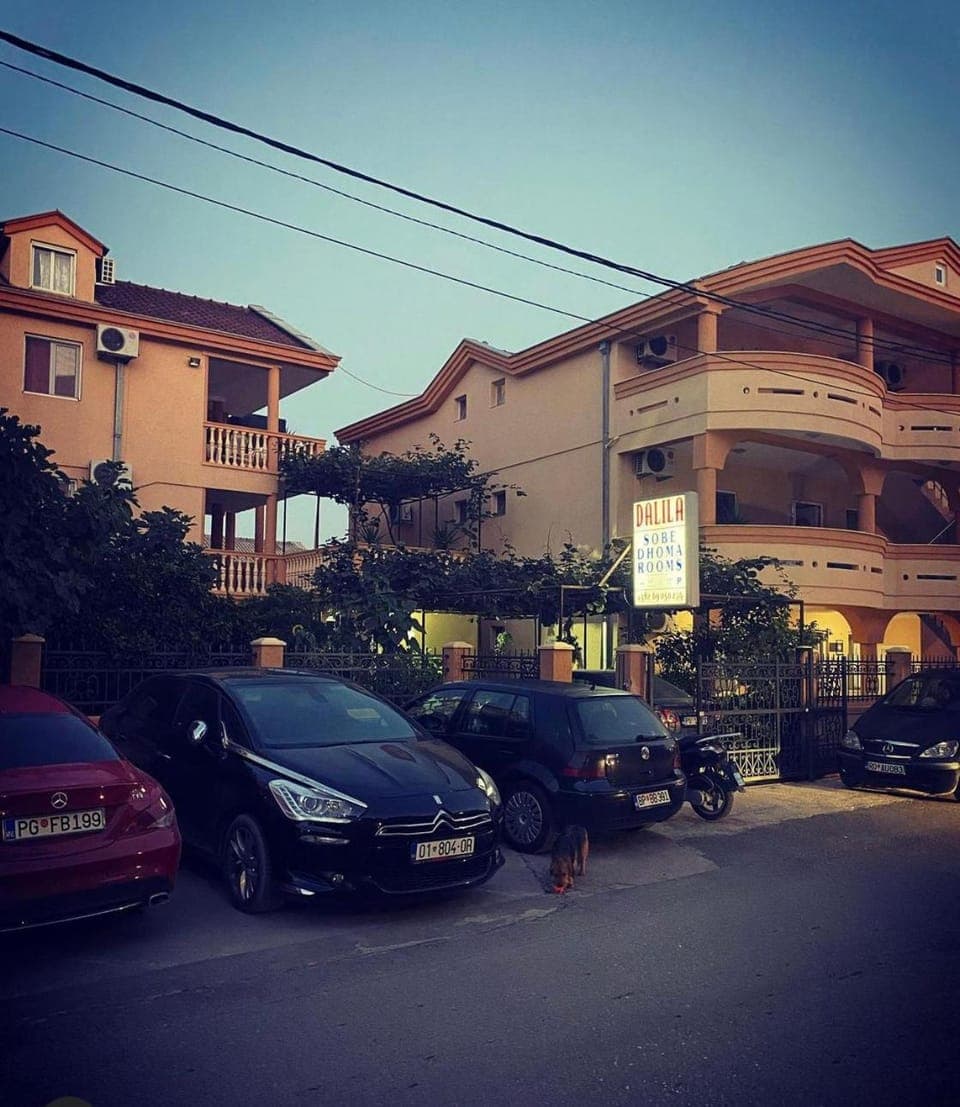 Property building, Neighbourhood, Street view, Location, Parking