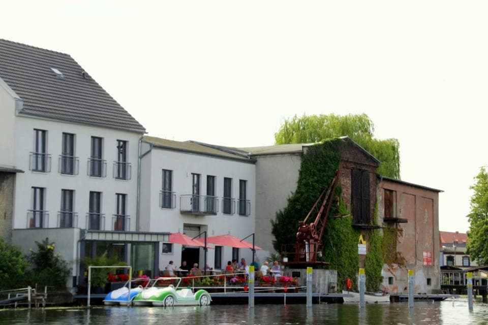 Property building, Restaurant/places to eat, On site, River view