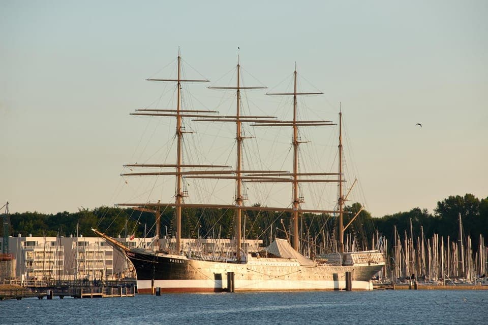 Nearby landmark, Natural landscape