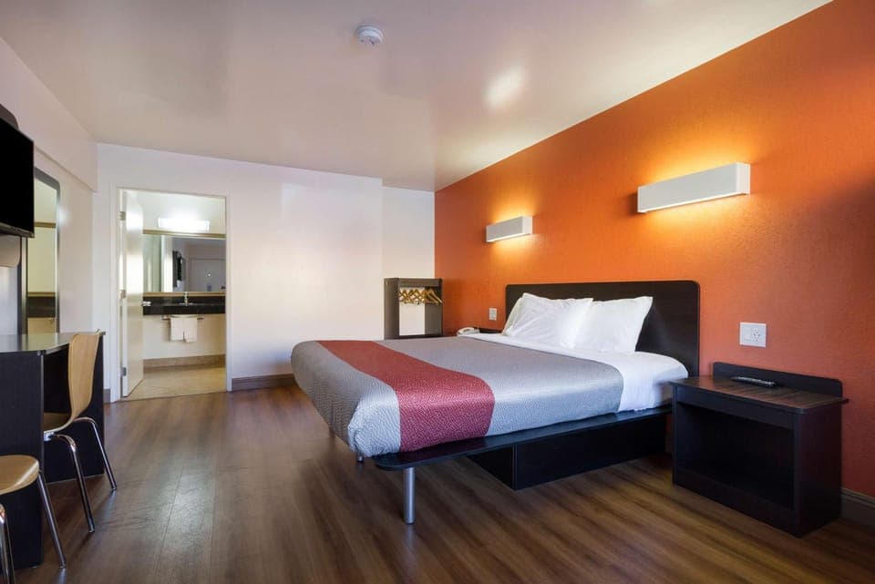 TV and multimedia, Photo of the whole room, Bedroom, On site