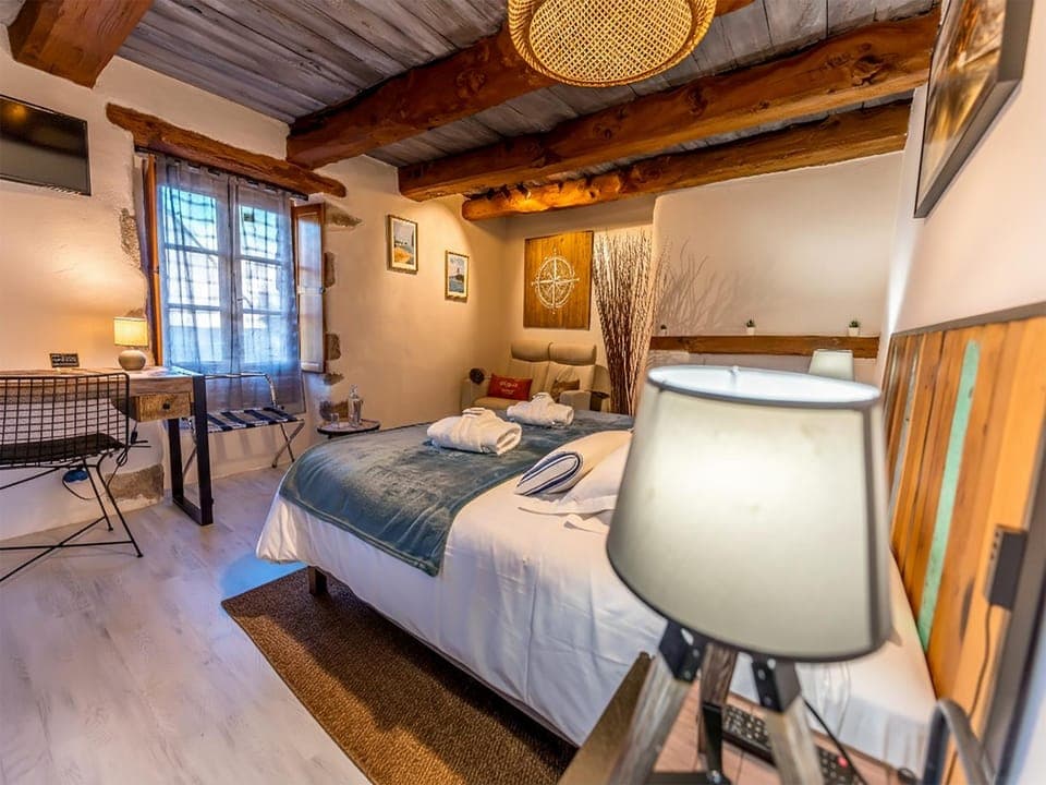 Bed, Living room, Photo of the whole room, Seating area, Bedroom, heating, internet, internet, towels, air conditioner