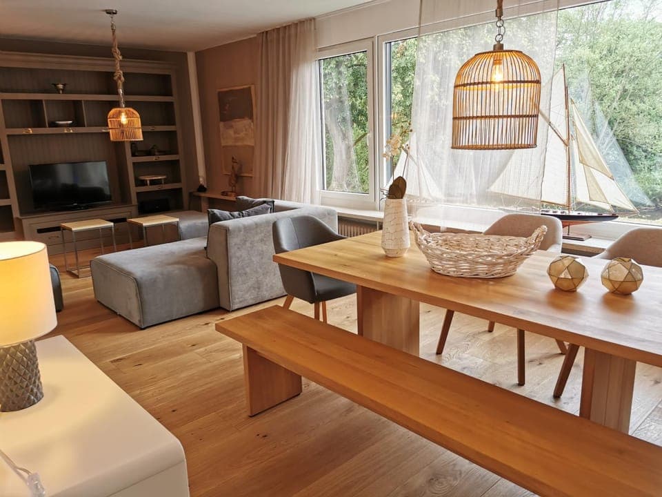 Living room, Seating area, Dining area