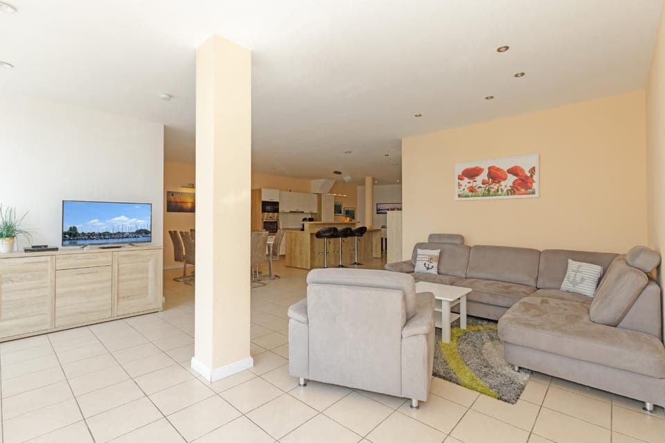 TV and multimedia, Living room, Photo of the whole room, Seating area