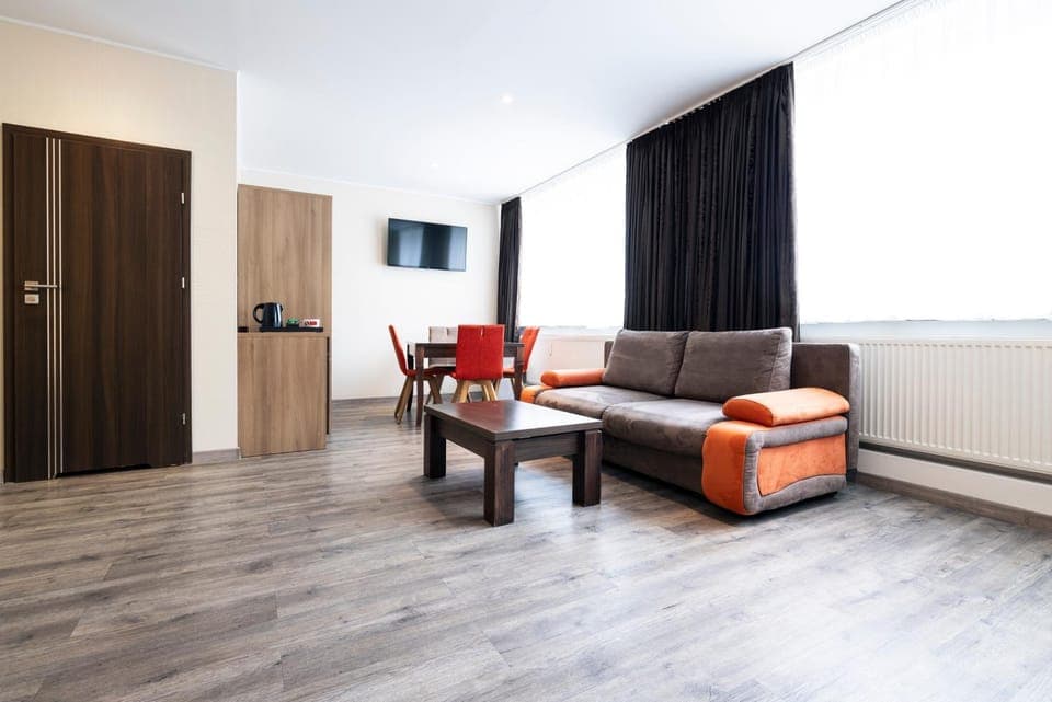 TV and multimedia, Coffee/tea facilities, Kitchen or kitchenette, cot, towels