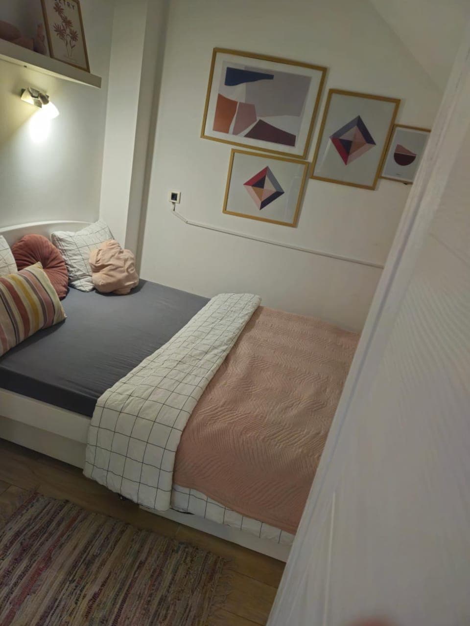 Bed, Photo of the whole room, Bedroom