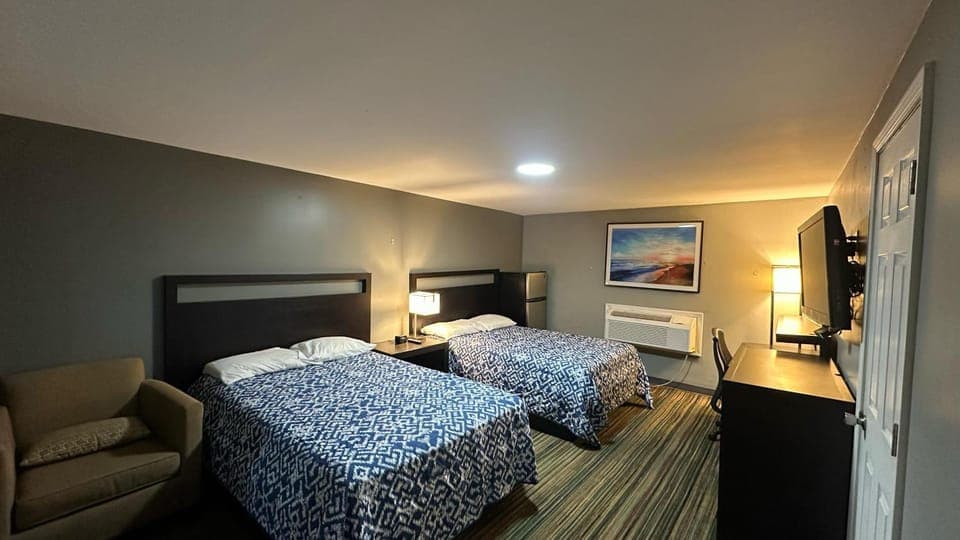 Photo of the whole room, Bedroom