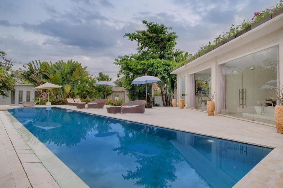 Property building, Swimming pool, Swimming pool