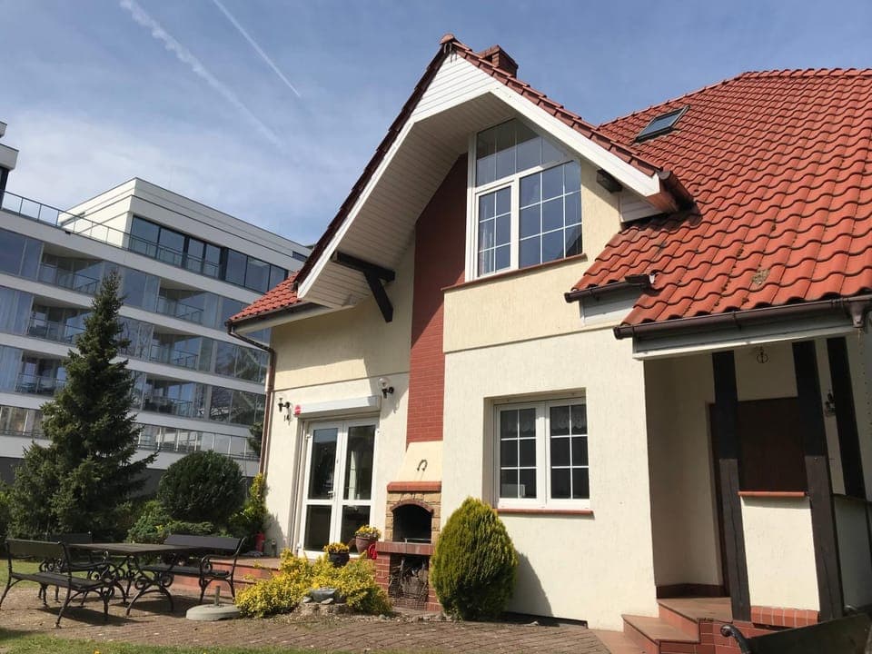 Property building, Day, BBQ facilities, Balcony/Terrace, Beach, Parking, ATM