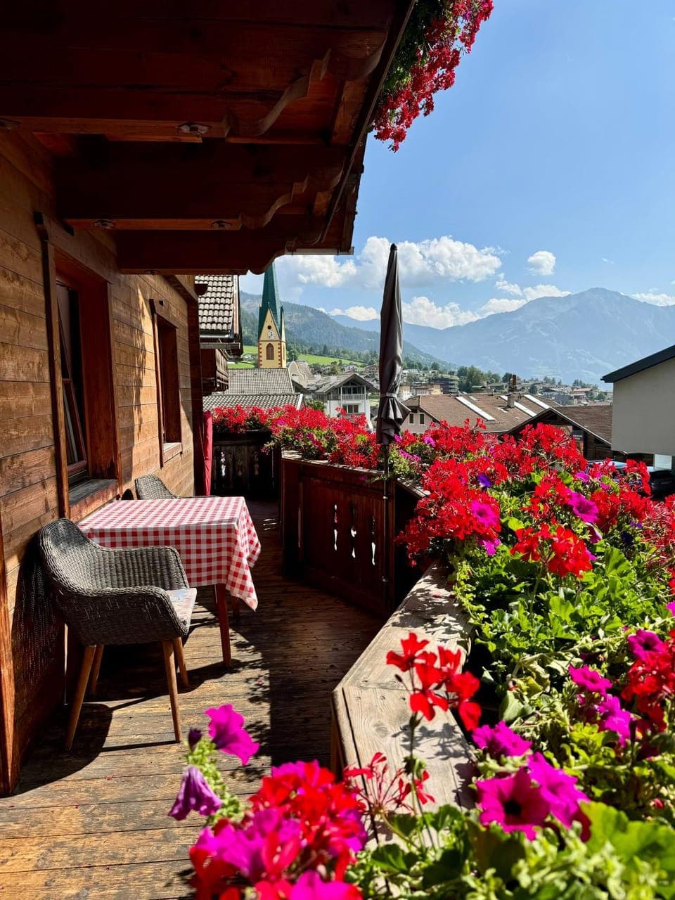 Balcony/Terrace, Seating area, Dining area, City view, Landmark view, Mountain view, Street view, pet friendly