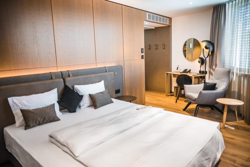 Bed, Photo of the whole room, Business facilities, Bedroom, hair dresser