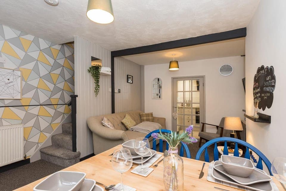 Living room, Seating area, Dining area