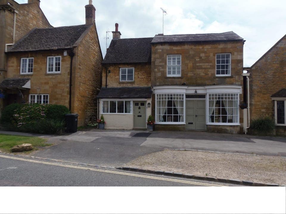 Property building, Street view, Location