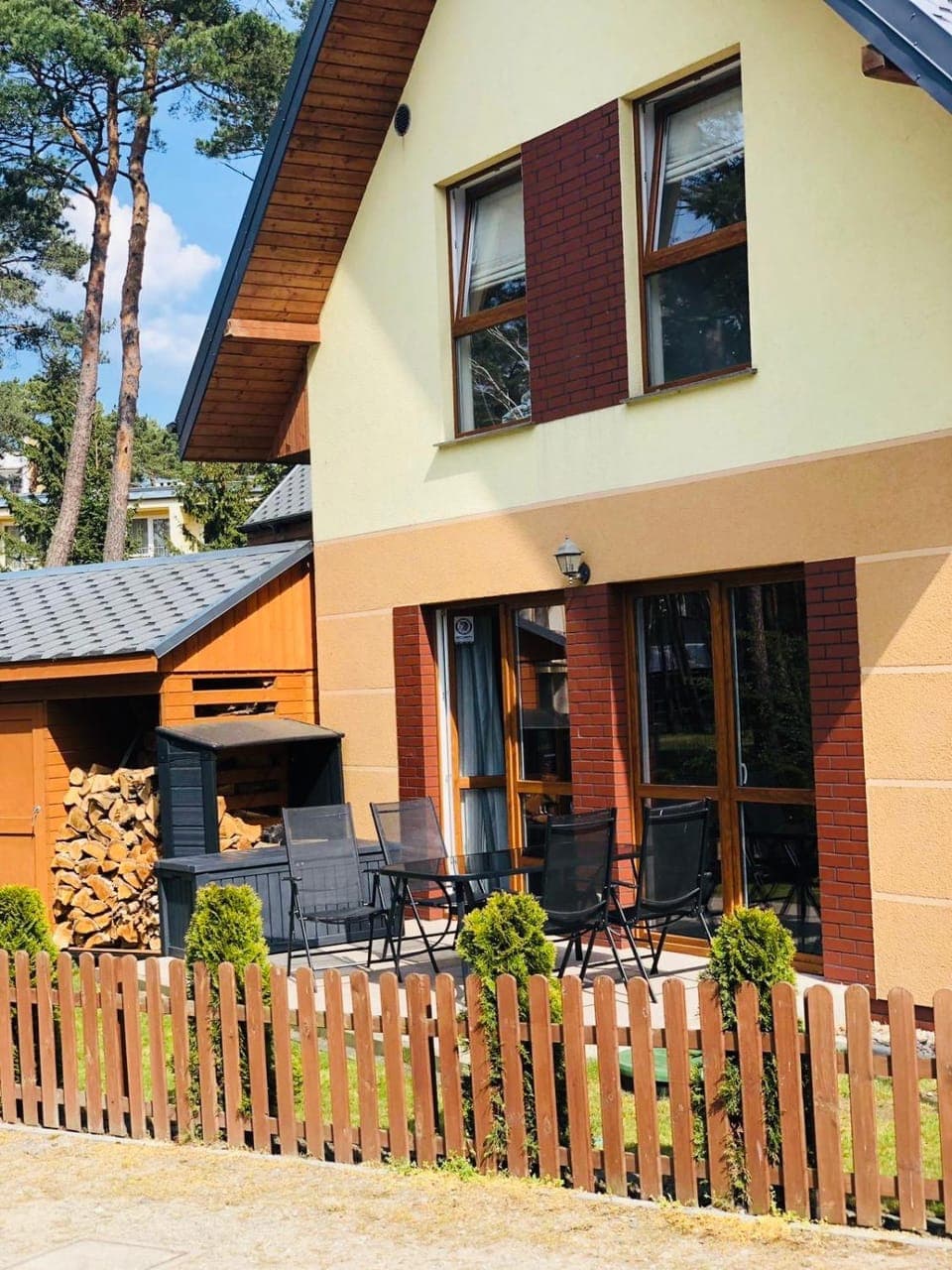 Property building, Day, Garden, Garden view