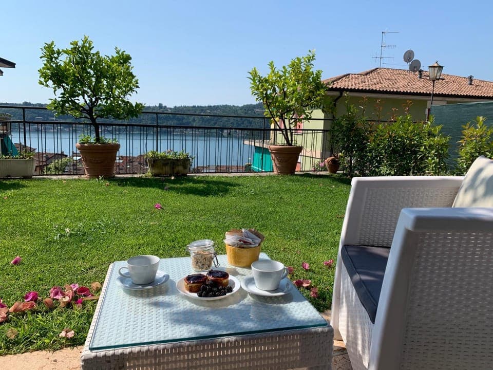 Garden, Breakfast