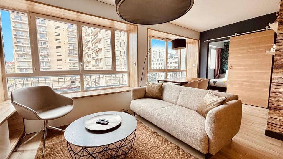 Living room, Seating area, Dining area, City view