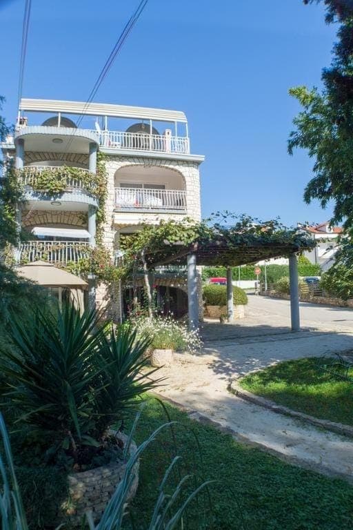 Property building, Facade/entrance, Off site