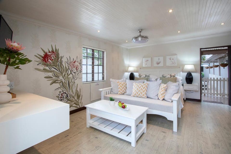 Shower, Patio, Communal lounge/ TV room, BBQ facilities, BBQ facilities, Golfcourse, Bathroom, TV and multimedia, Coffee/tea facilities, Balcony/Terrace, Balcony/Terrace, Lobby or reception, Decorative detail, Decorative detail, Beach, Tennis court, Hiking, Bedroom, Swimming pool, Breakfast, Continental breakfast, Buffet breakfast, English/Irish breakfast, Certificate/Award, Parking, ATM, concierge, flat iron, heating, heating, internet, internet, safe, wardrobe