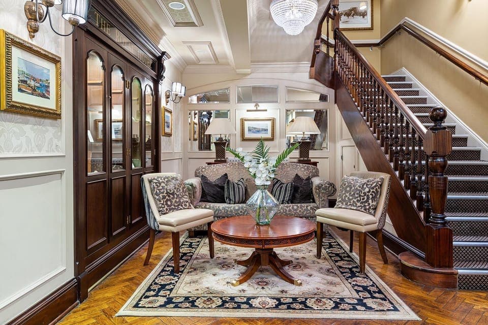 Lounge or bar, Seating area