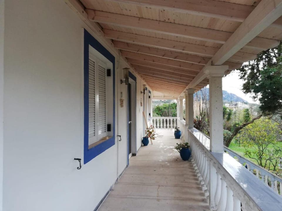 Facade/entrance, Balcony/Terrace