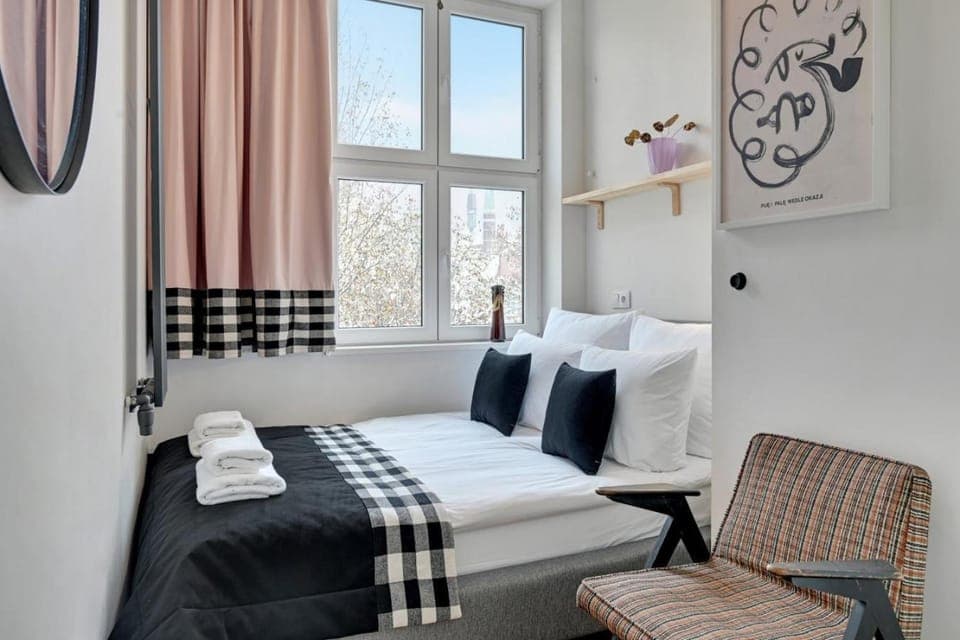 Bed, Photo of the whole room, Seating area, Bedroom