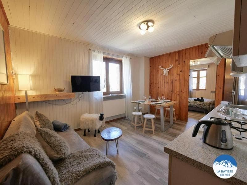 Property building, Living room, Lunch, Lunch, stove, kitchen