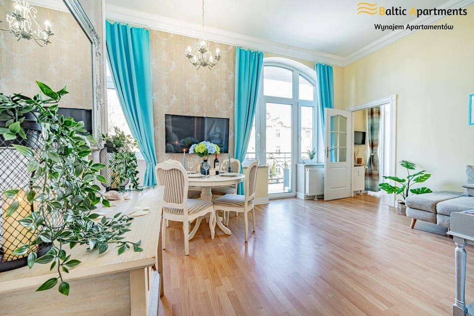 TV and multimedia, Living room, Photo of the whole room, Decorative detail