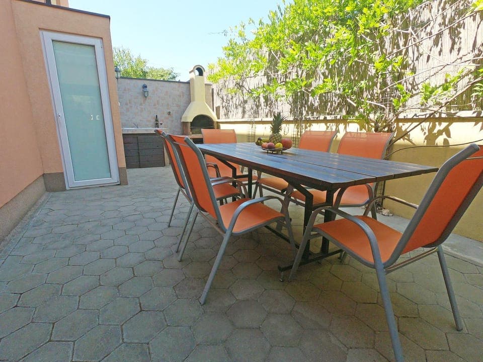 Patio, Day, BBQ facilities, Garden, Balcony/Terrace, Seating area, Dining area