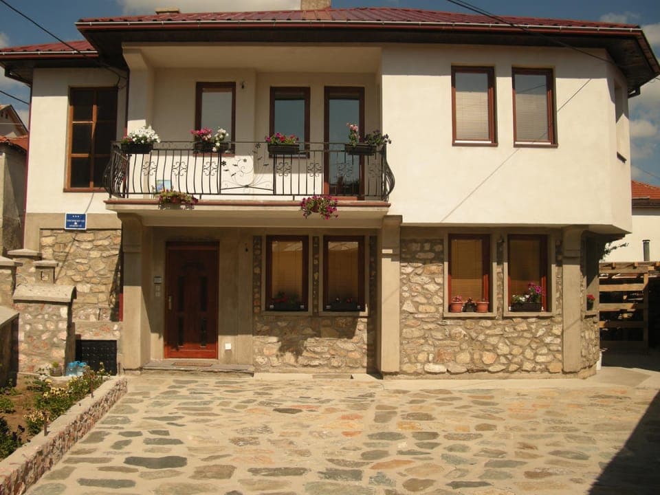 Property building, Patio, Facade/entrance