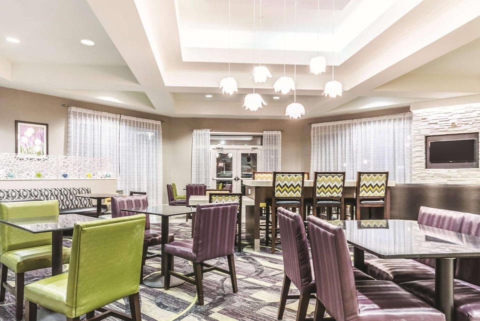Restaurant/places to eat, Restaurant/places to eat, Dining area, On site, Breakfast